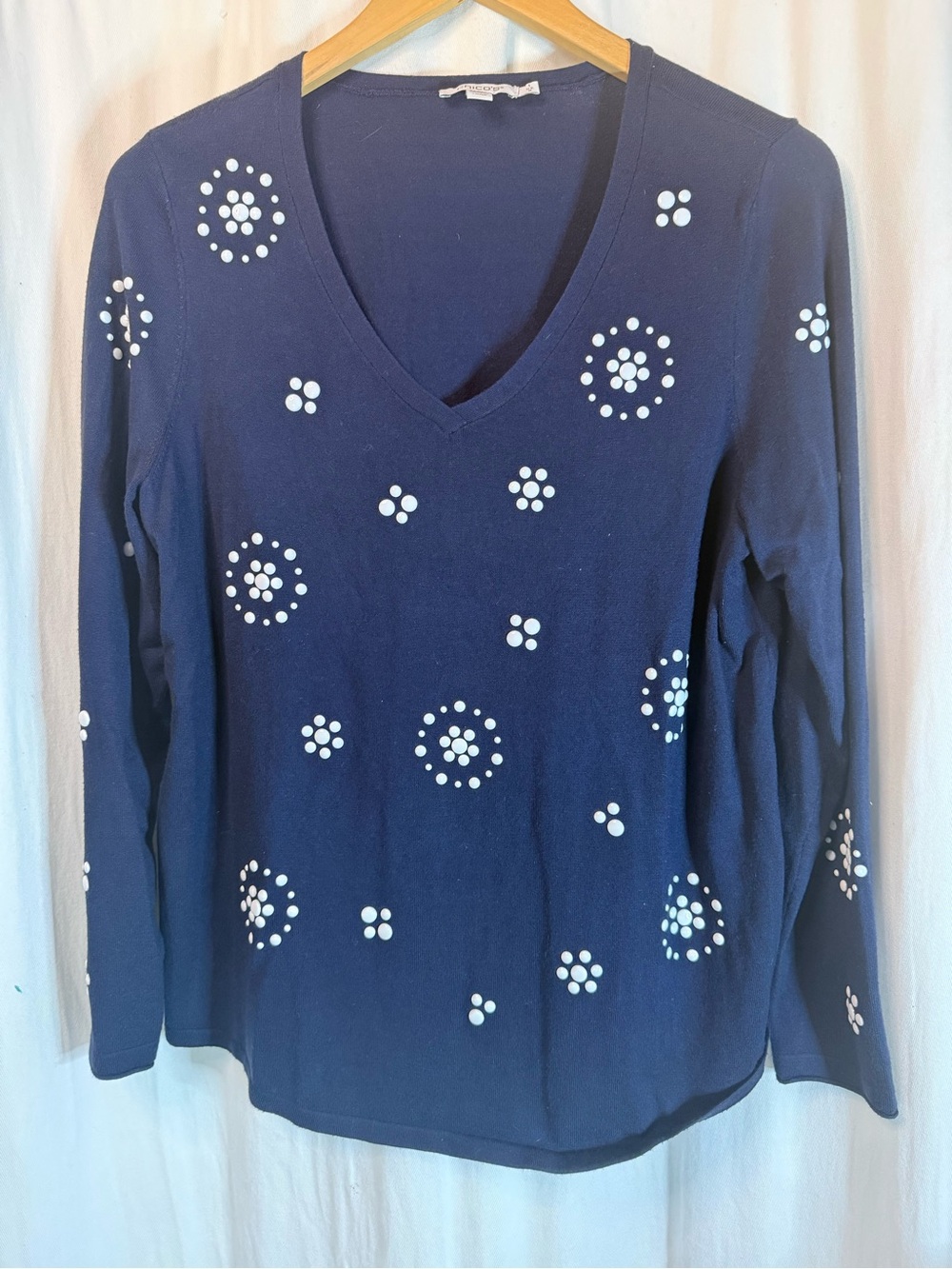 Chico's Navy V-Neck Long Sleeve Top with White Dot Floral Motif